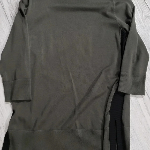 (1)Cable and Gauge Dark Green Womans  M/M Top - Picture 2 of 4